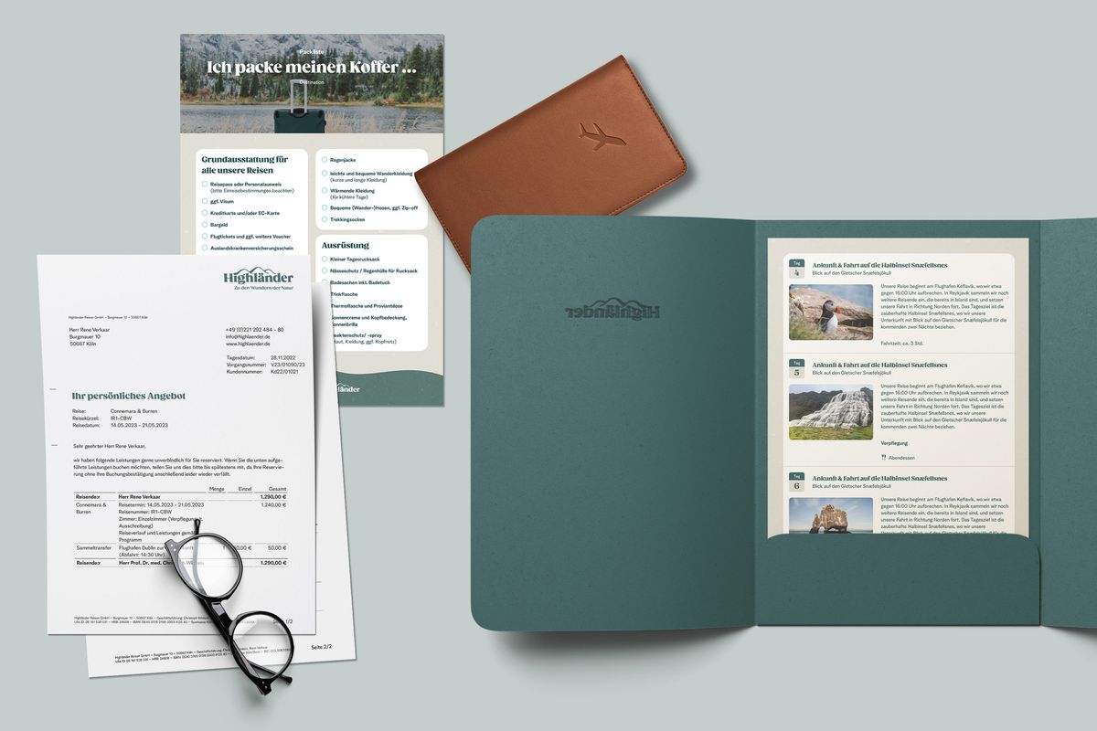 Reiseunterlagen stärken das Markenerlebnis auch nach der Buchung. Übersicht der Reiseunterlagen, Packliste, Reisemappe und einem Reisepass.